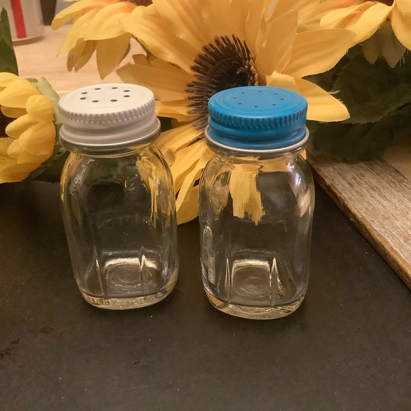 The Ball Mason Jars Mini Salt & Pepper Shakers - Picture 6 of 8